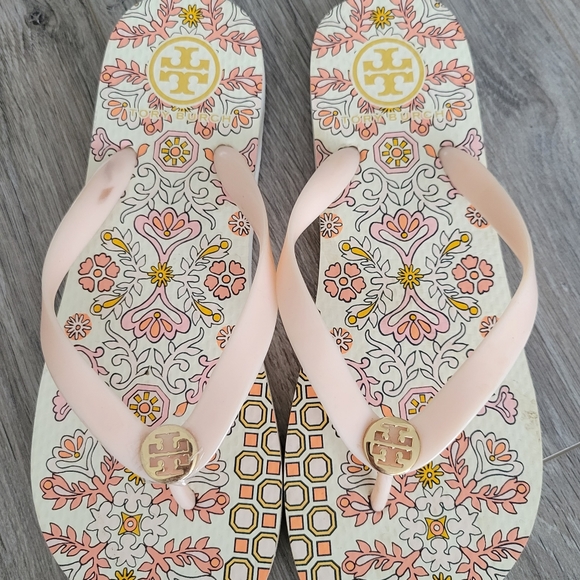 Tory Burch Shoes - New Tory Burch flip flops size 7